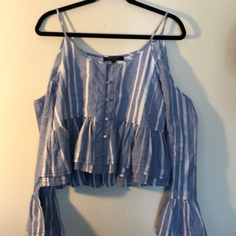 🕊ROMEO + JULIET COUTURE🕊STRIPED BLOUSE W/RUFFLES - Picture 6 of 8